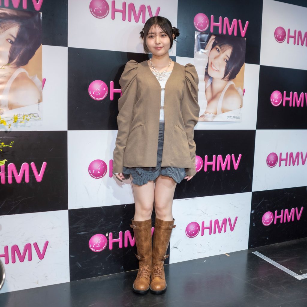 頓知気さきなフォトスタイルブック『また明日！』(光文社)発売記念取材会より