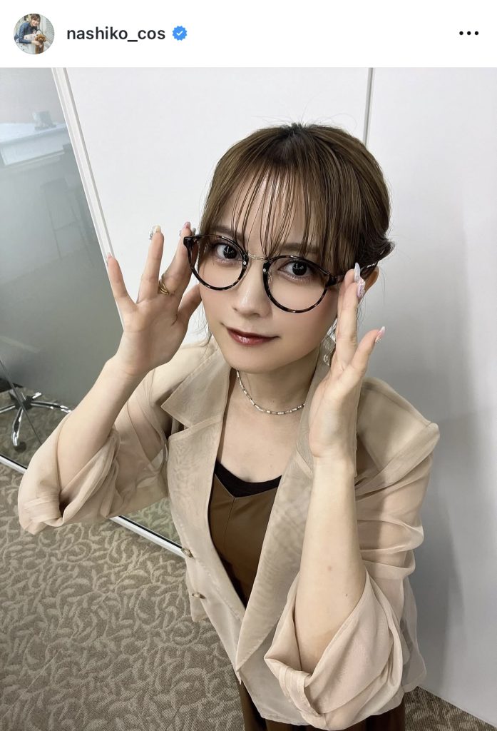 パリッとしたメガネっ子姿