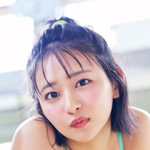 バスケ女子インフルエンサーすみぽん(高倉菫)、キュートな表情で『FLASH』表紙を飾る