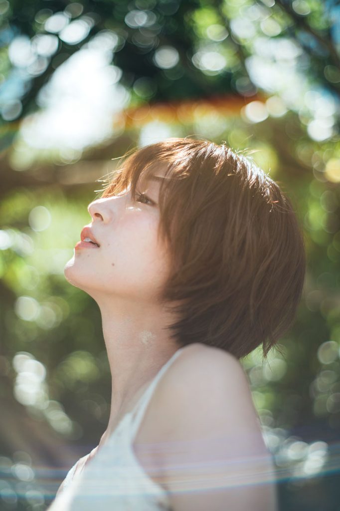 岡崎紗絵の2nd写真集『Lupinus』より