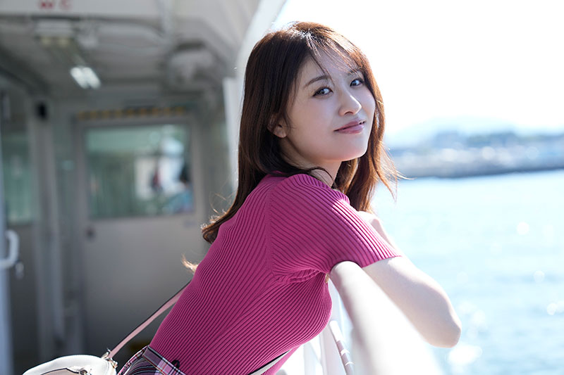 中西智代梨1st写真集『“オールアザーカット版”デジタル写真集』より