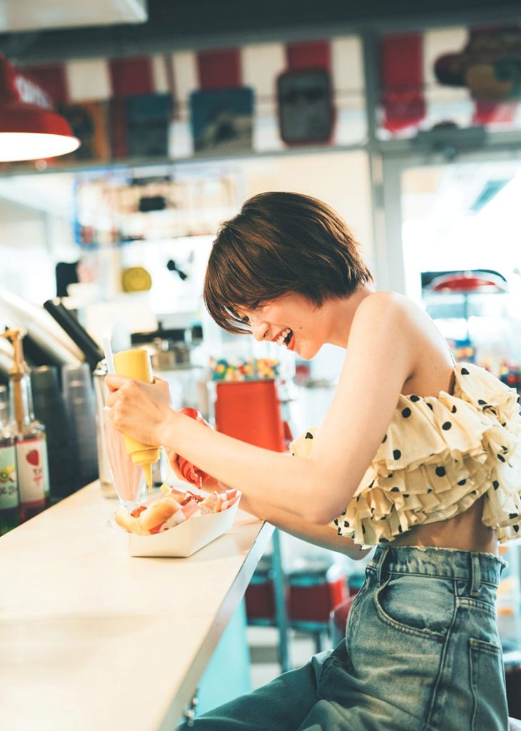 岡崎紗絵の2nd写真集『Lupinus』より