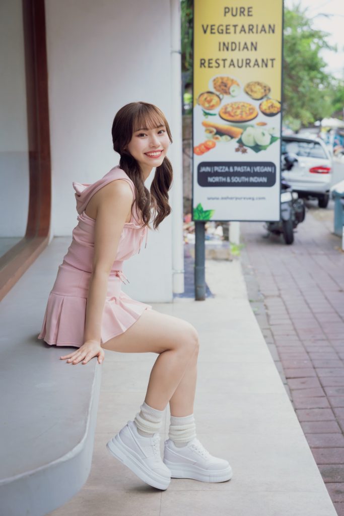 『川越紗彩1st写真集 なんとかなるなる』より