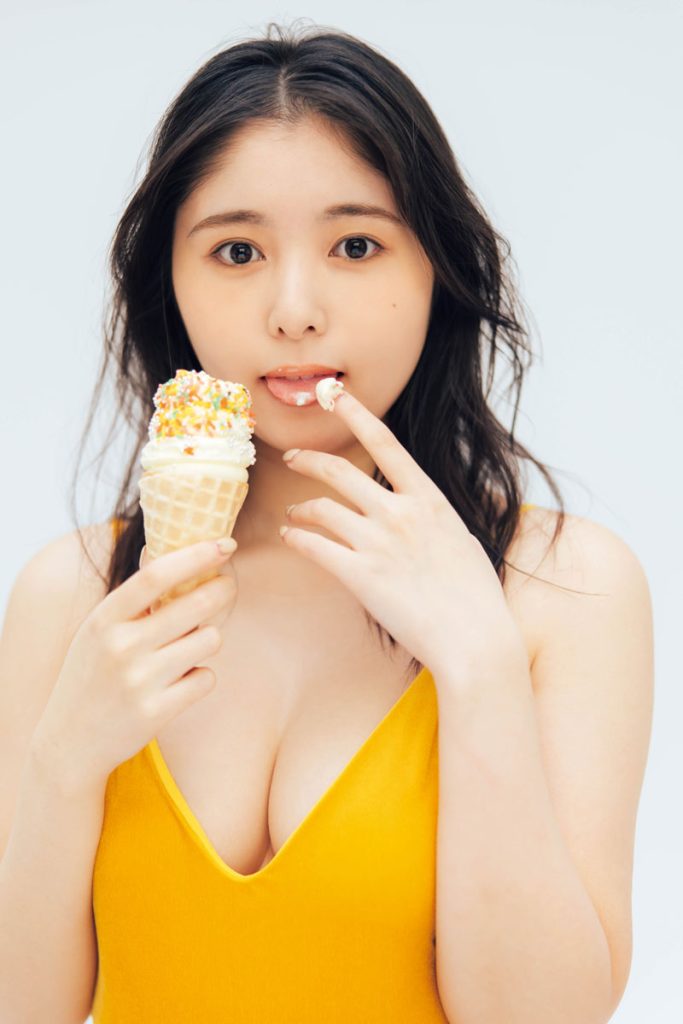 頓知気さきなフォトスタイルブック『また明日！』より