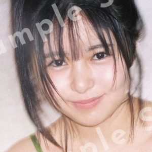 頓知気さきなフォトスタイルブックより“二丁水鉄砲”など封入ポストカード4種解禁