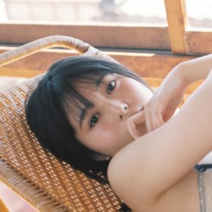 頓知気さきな、ランジェリー姿でリラックス…フォトスタイルブック『また明日！』発売