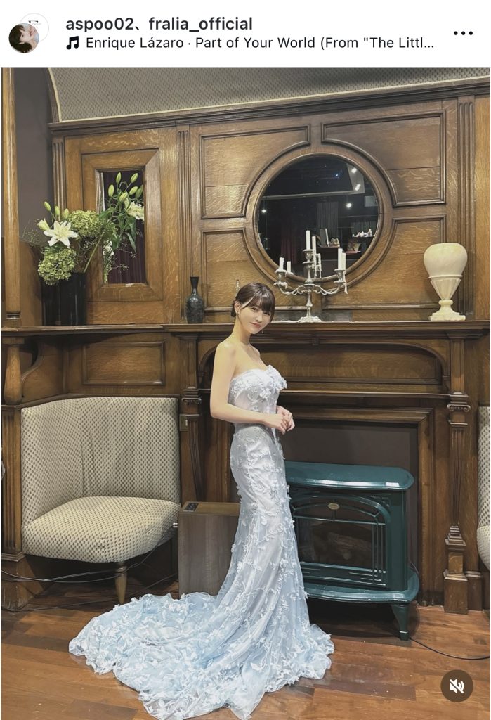 美しいプロポーションを披露