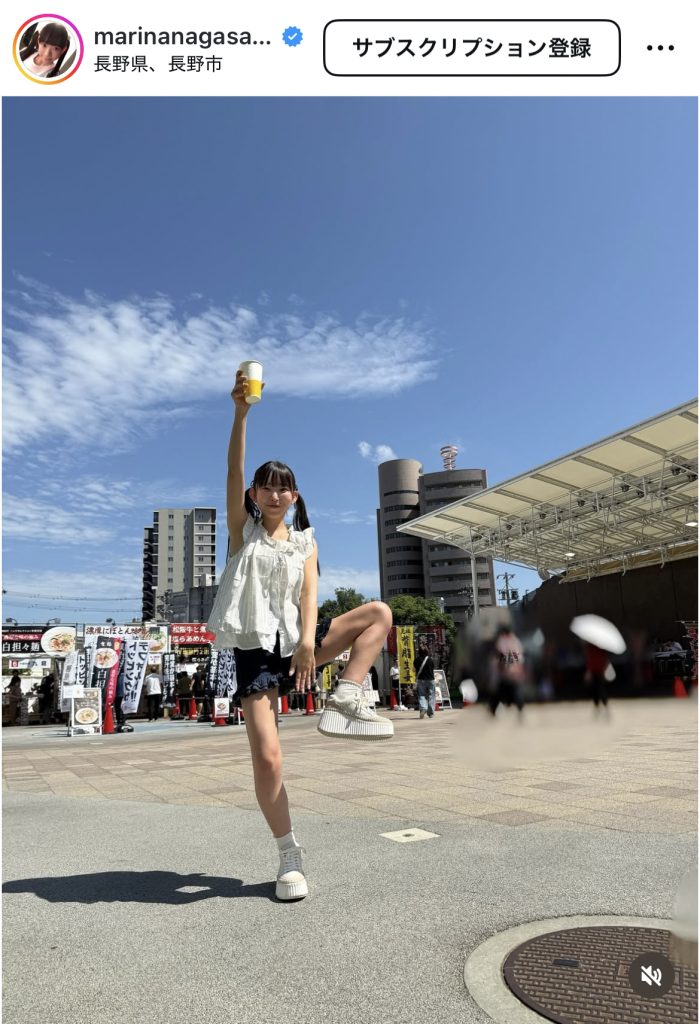 おどけたポーズでファンを楽しませる長澤茉里奈