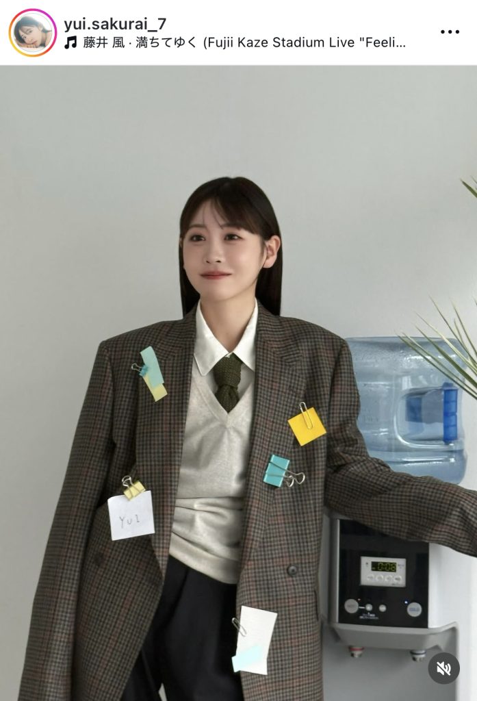 にこやかな笑顔を見せる櫻井優衣