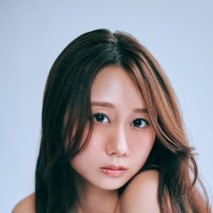 元SKE48古畑奈和 “旅情あふれる”2rd写真集から大胆カットを公開