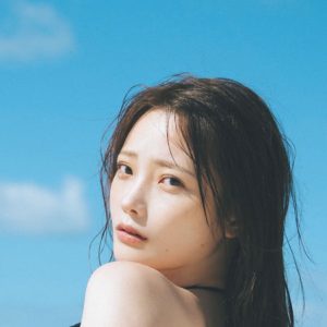 色白ボディーにブラックビキニが映える…新谷姫加『ひめかわいい。』アザーカット