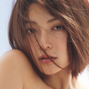 クールでカッコイイ…5着の水着＆ランジェリー姿で魅了