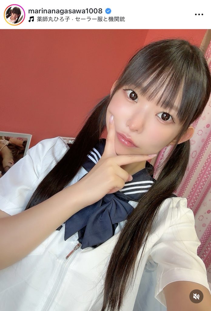 カメラ目線で決めポーズ