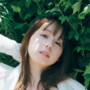 “マシュマロヒップの天使”小池里奈、透明感あふれるグラビアショット