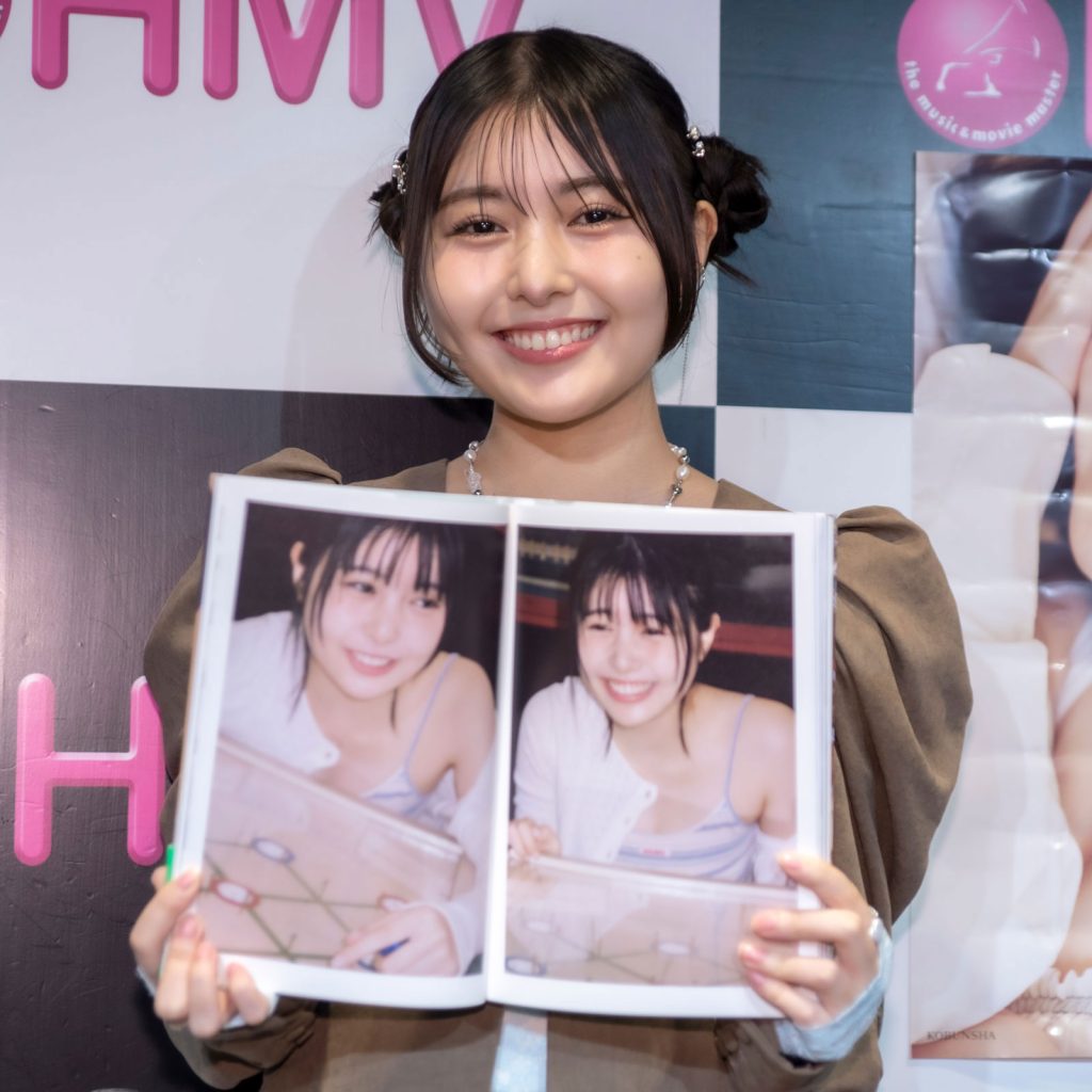 頓知気さきなフォトスタイルブック『また明日！』(光文社)発売記念取材会よりお気に入りカットを提示