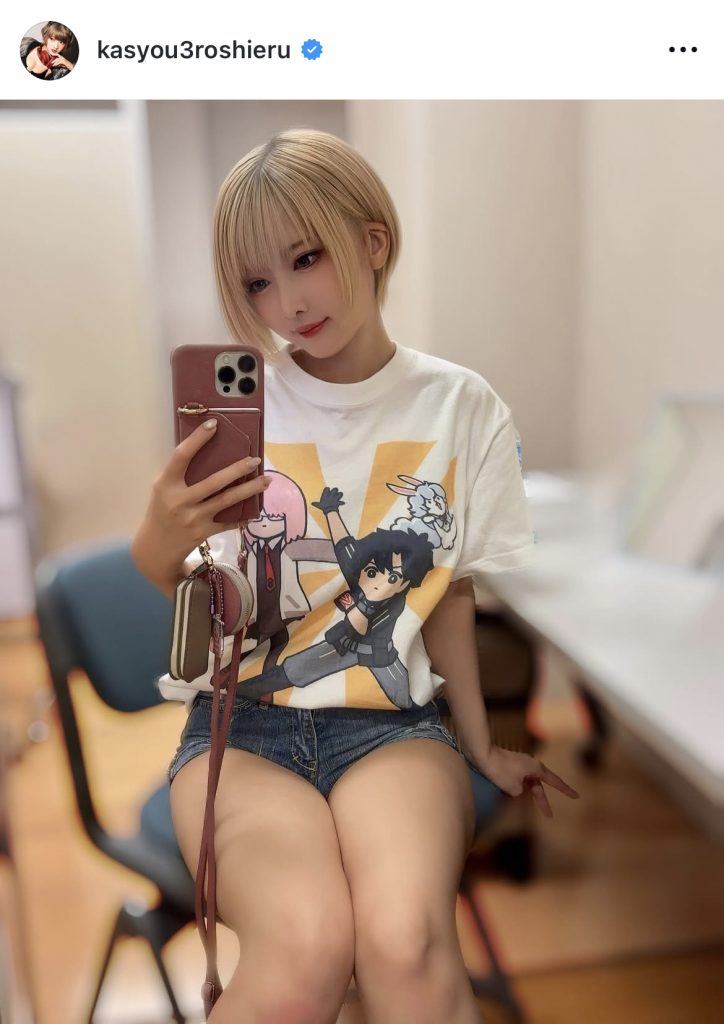 Tシャツ＆デニムのショートパンツ姿も非常に良い