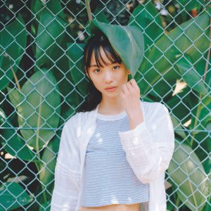 『仮面ライダーガッチャード』ヒロイン、美スタイルがまぶしいグラビアショット