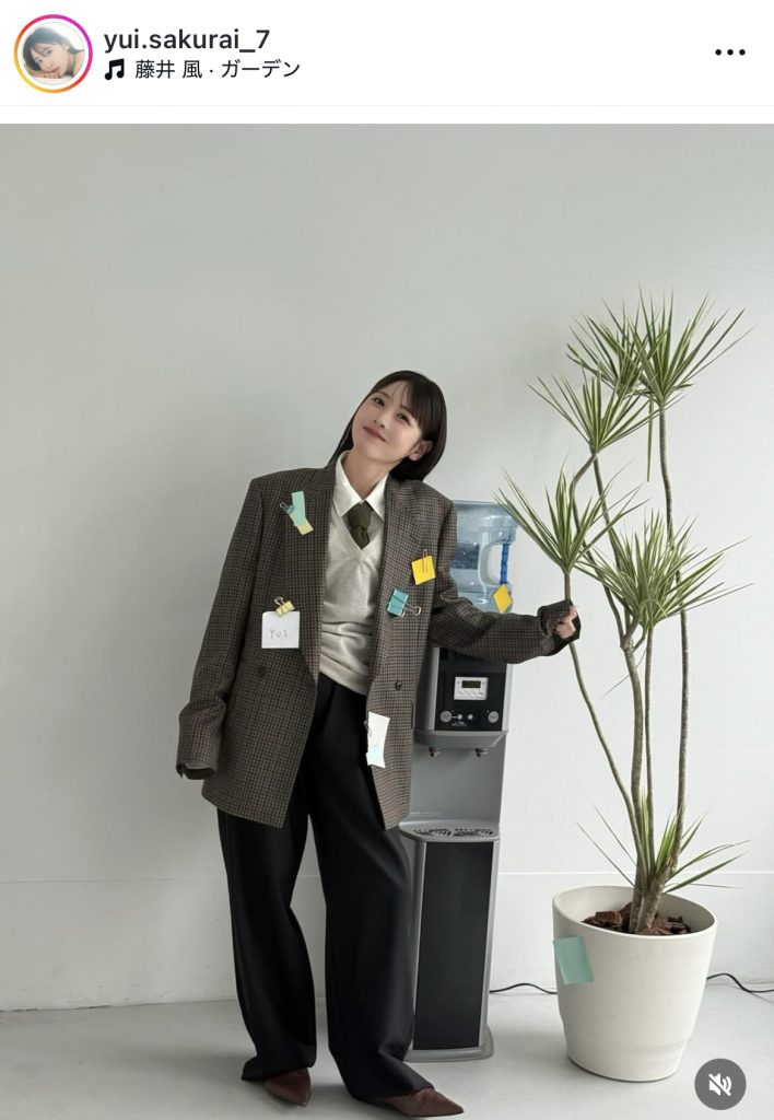 撮影中、おどけた表情で現場を幸せにしてくれる