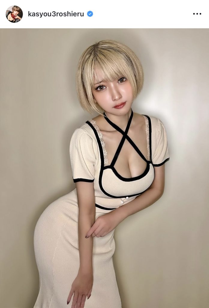 美し過ぎるS字ラインのワンピース姿