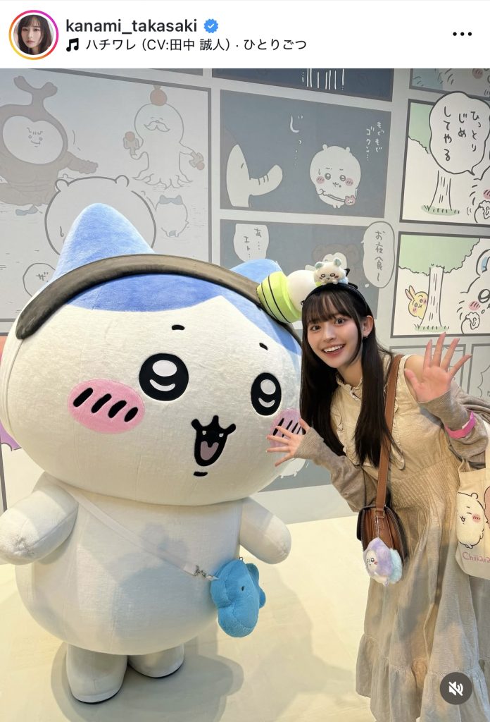 ちいかわパークでちいかわ、ハチワレと記念撮影