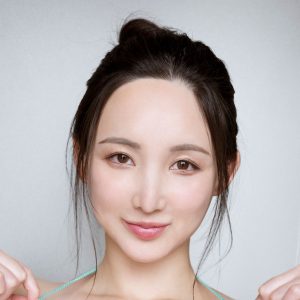 クールビューティーの美貌…27歳グラドル、異次元の美ボディーで“遅咲き”グラビアデビュー