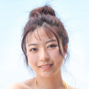 ミスマガベスト16で注目の美女、黒ランジェリーで誘う夜ベッドにドキッ