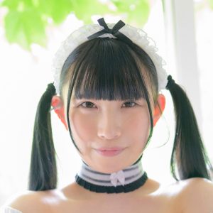 メイド衣装のインパクト…アイドルとコンカフェ店長二刀流の美女、1stグラビアDVDで美ボディー披露