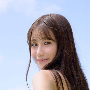 白百合女子大卒の美女が清楚系フェイスと美スタイルでグラビアDVDデビュー