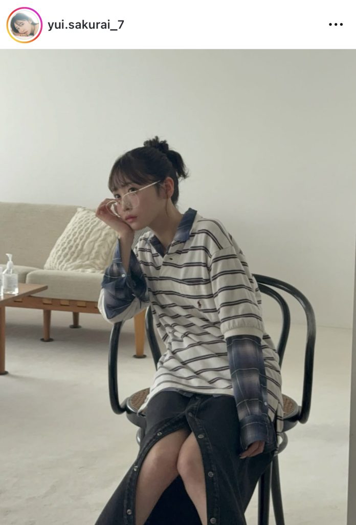 メガネ姿も似合っていてキュート