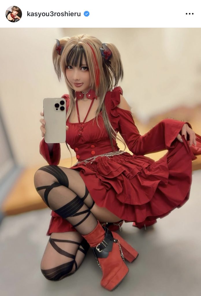 美脚が眩しい真っ赤なミニスカワンピ姿を披露