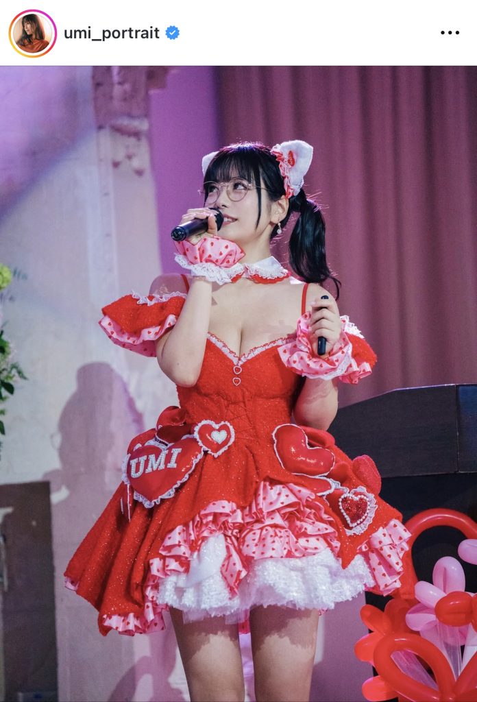 セクシーとキュートが交錯する衣装姿を公開