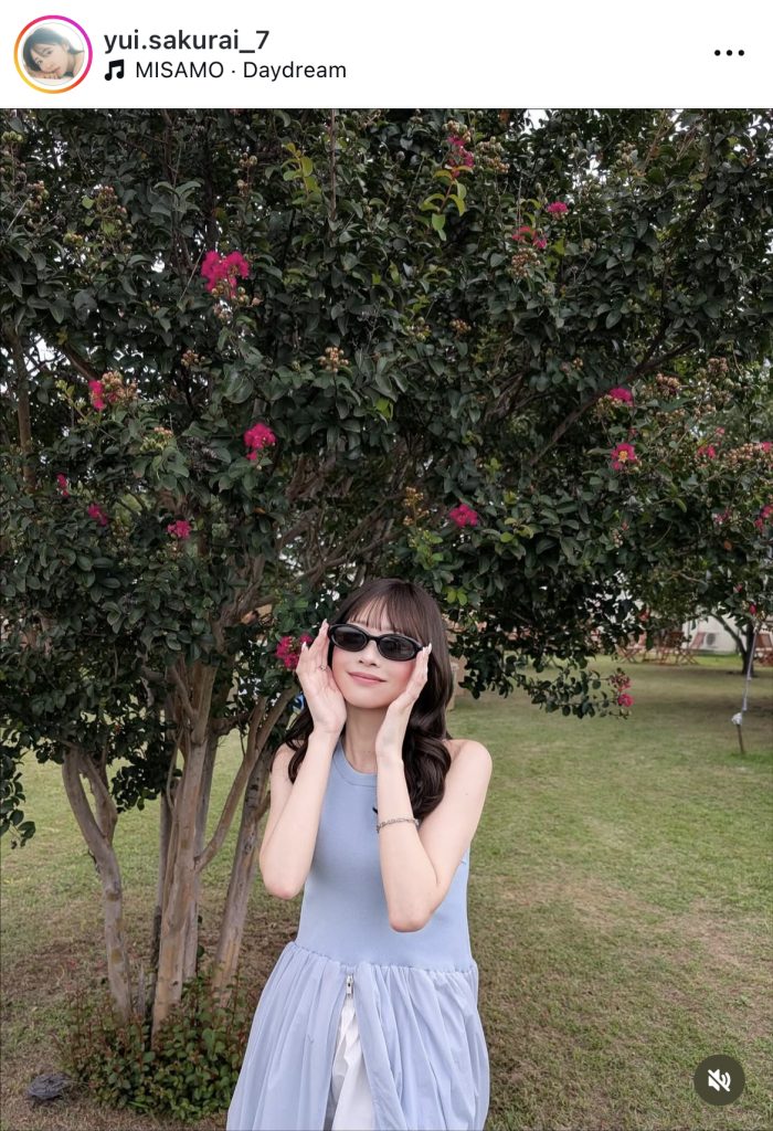 サングラスを掛けてちょっと格好良い櫻井優衣