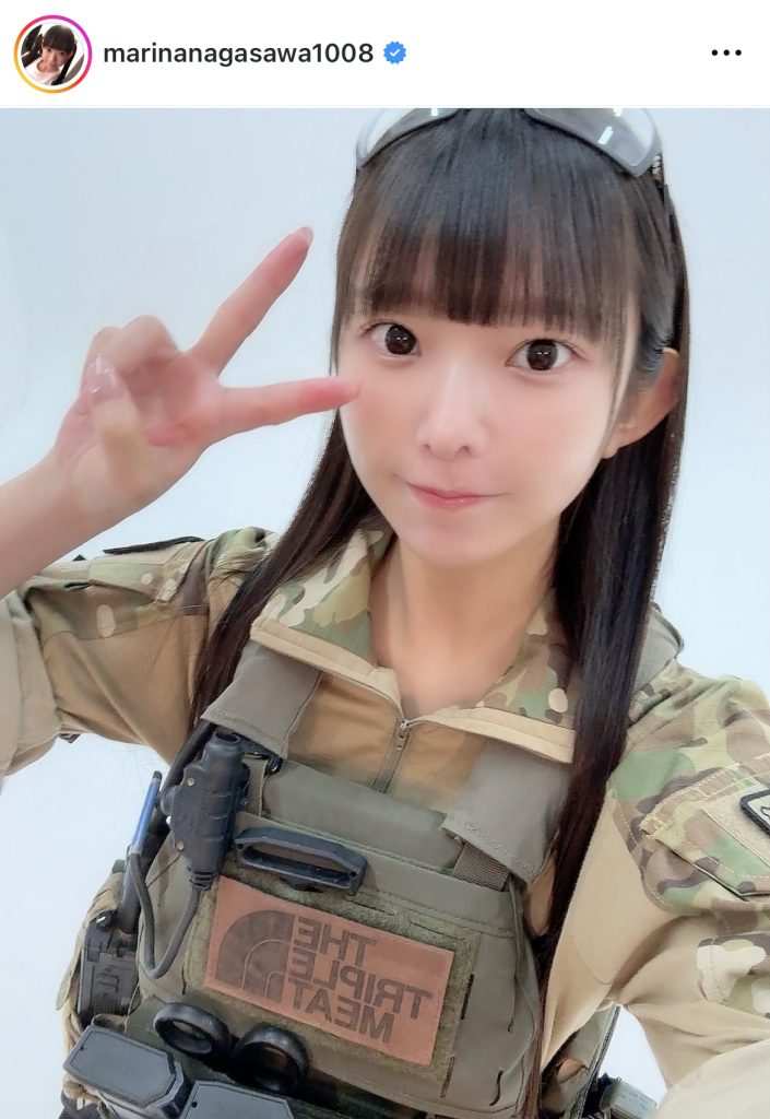 「PEACE COMBAT」の表紙に登場した長澤茉里奈