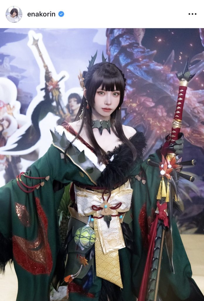 えなこが「モンスターハンターアウトランダーズ」ミドリのコスプレ姿を披露