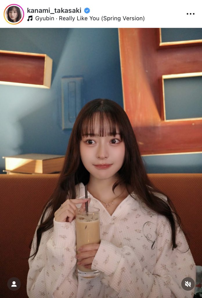 リラックスした様子の高崎かなみ