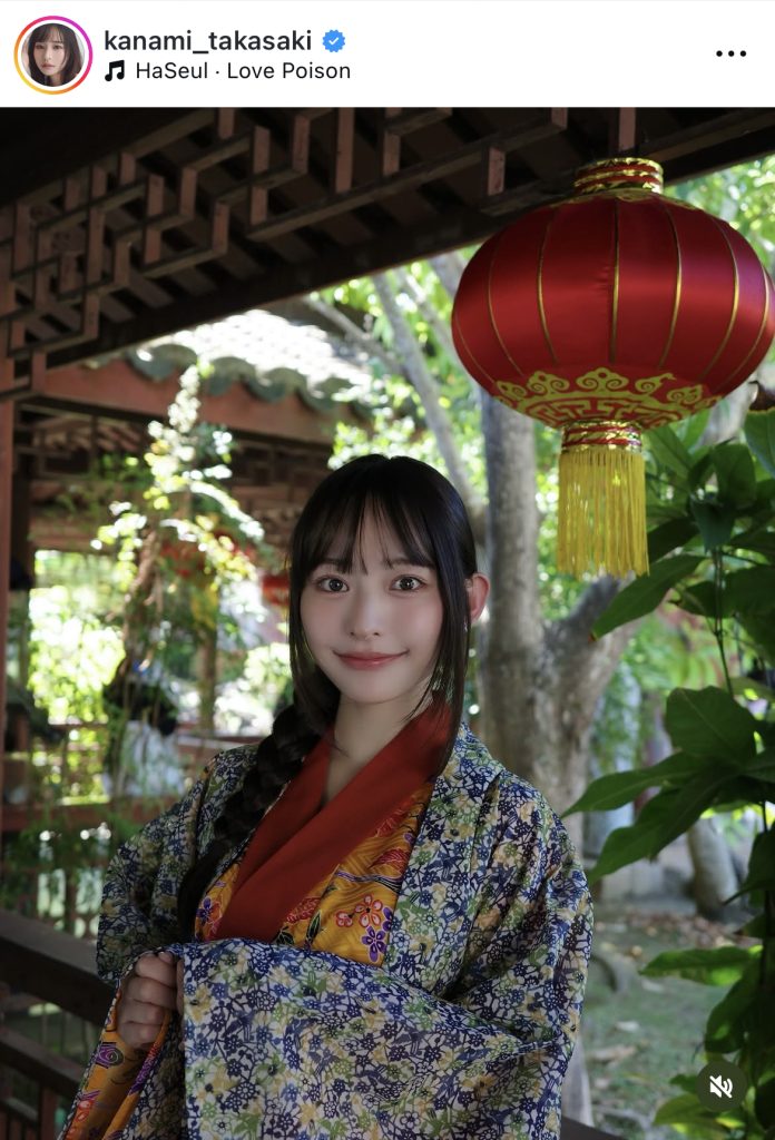 カメラ目線でニッコリ