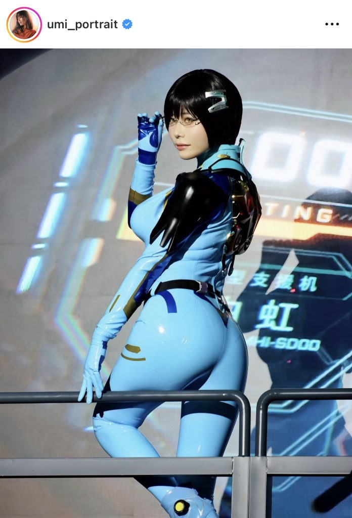 東雲うみが「Mecha BREAK」のパイロットスーツ姿を披露