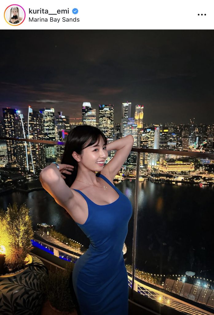 シンガポールの夜景もくりえみも美しい1枚