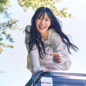 日向坂46河田陽菜「車と一緒に撮影したい」意外なリクエストが実現！写真集発売記念パネル展も開催決定