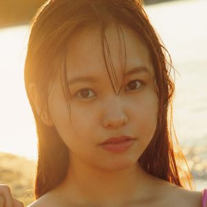 本郷柚巴「こんなにもおしゃれで大人っぽい衣装は初めて」3rd写真集より“初めて”が詰まった先行カット解禁