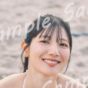 日向坂46河田陽菜、久しぶりのビーチバレー！ひと息ついてちょっと休憩