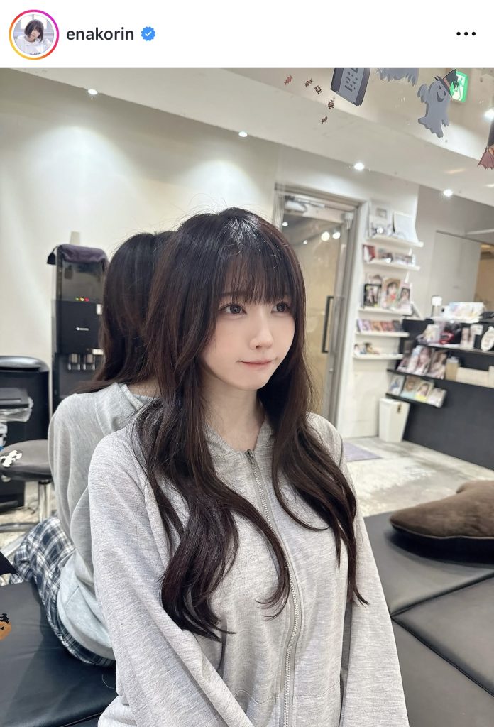 「秋だから久しぶりに髪長くした」という1枚