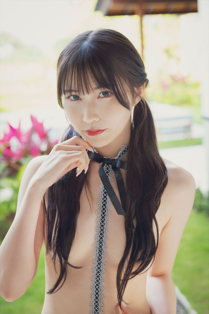 伊織芽衣1st写真集『芽色-めいろ-』より