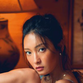 菜々緒10年ぶりの写真集『DIVINE』発売前重版が決定！新カットが解禁に