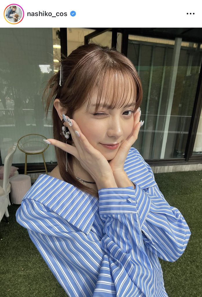 ストライプのシャツが爽やかな1枚