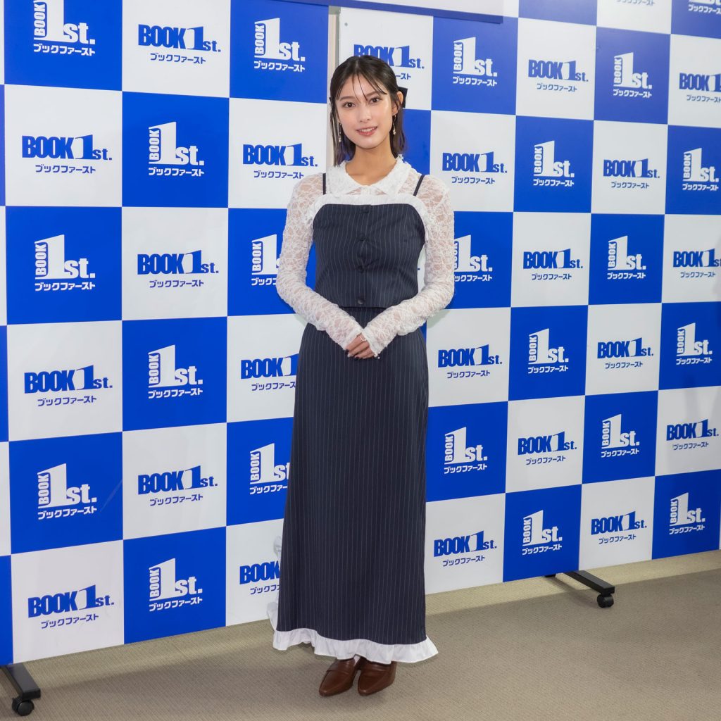 玉田志織3rd写真集「Into The Light」発売記念取材会より