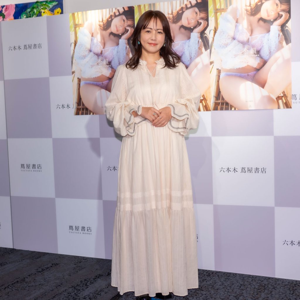 磯山さやかが「デビュー25周年写真集『余韻』」発売記念取材会に出席