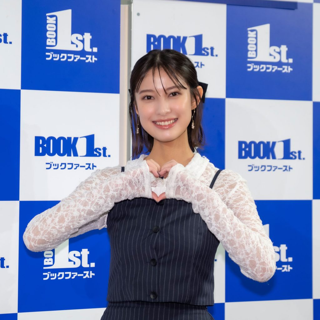 3rd写真集「Into The Light」発売記念取材会に出席した玉田志織