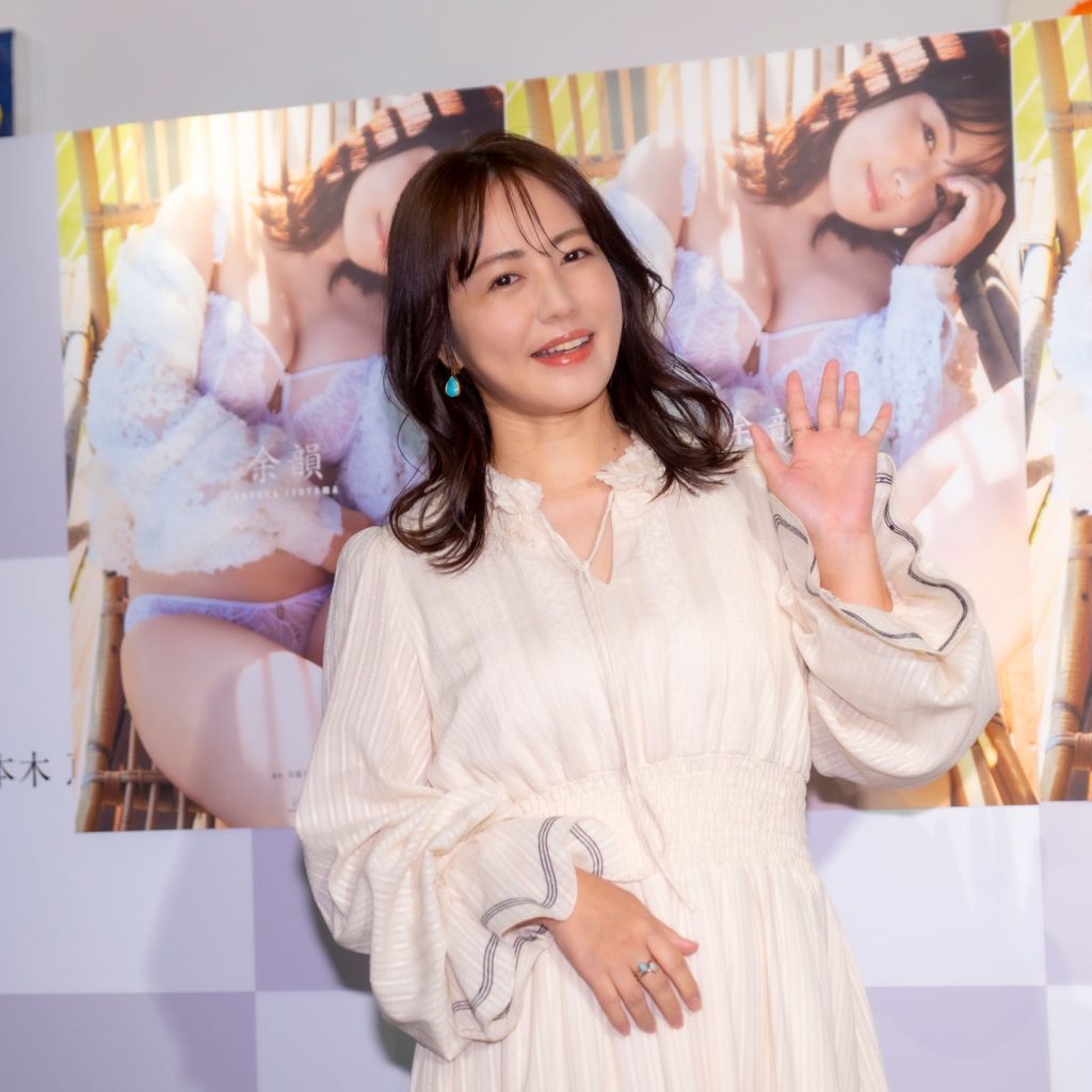 磯山さやかが「デビュー25周年写真集『余韻』」発売記念取材会に出席