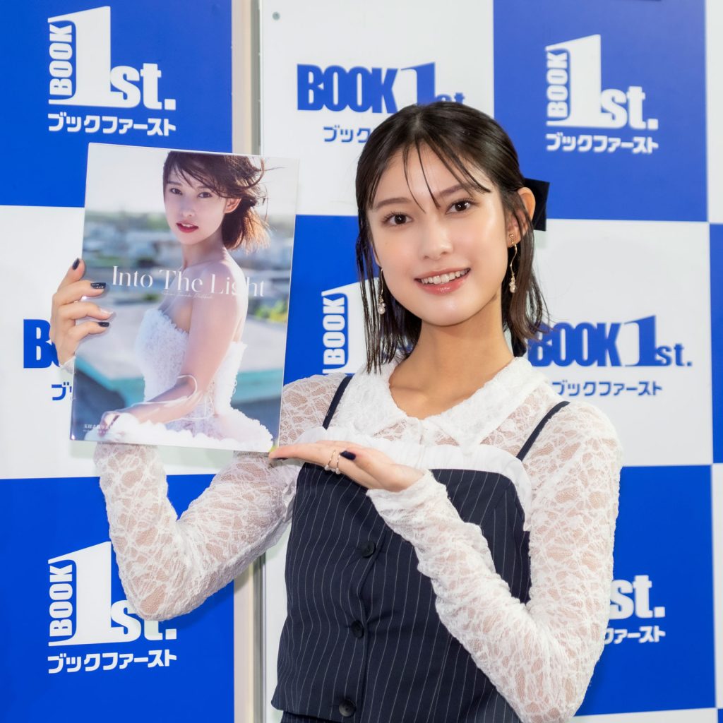 3rd写真集「Into The Light」発売記念取材会に出席した玉田志織
